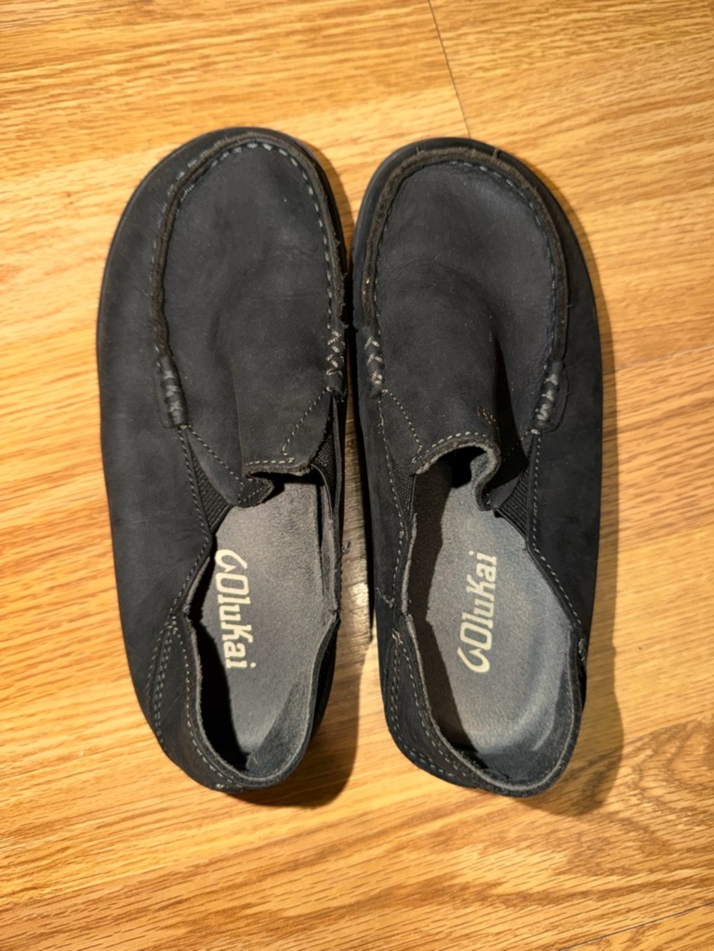 WORN ONCE! Olukai Youth Leather Boys Black Slip-On Casual Shoes